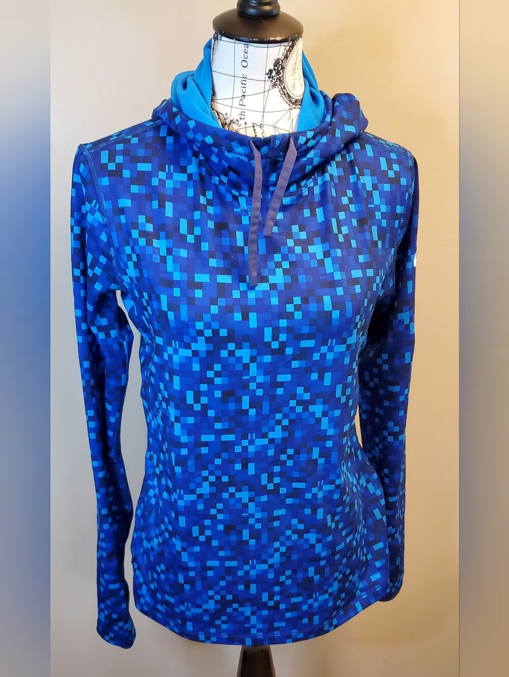 Nike Pro Dri-FIT Women L Blue Pixel Camo Cowl Neck Hoodie Running Pullover